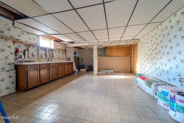 15 Huntleigh Drive, Colonie, NY 12211