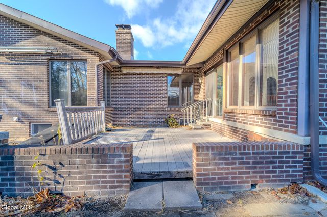 15 Huntleigh Drive, Colonie, NY 12211