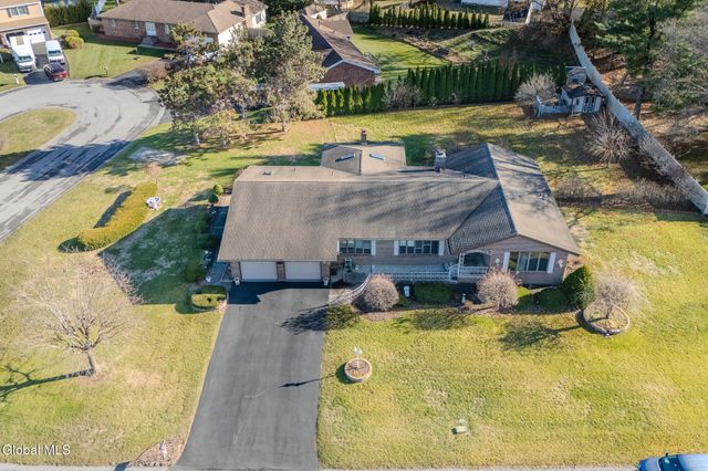 15 Huntleigh Drive, Colonie, NY 12211