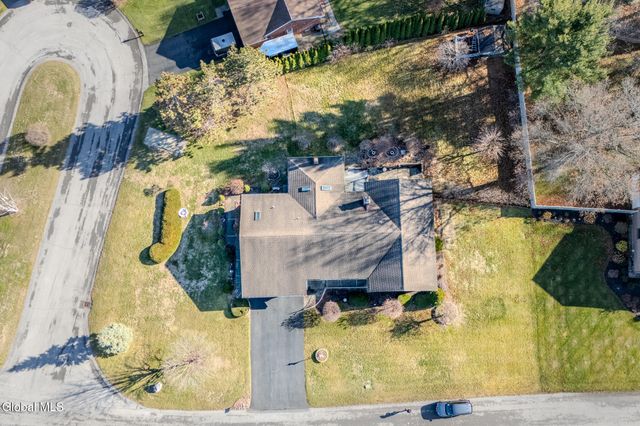 15 Huntleigh Drive, Colonie, NY 12211