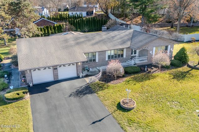 15 Huntleigh Drive, Colonie, NY 12211