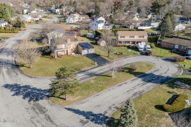 15 Huntleigh Drive, Colonie, NY 12211