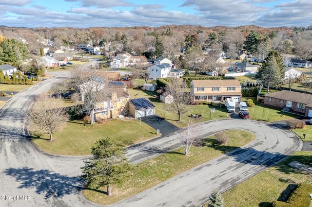 15 Huntleigh Drive, Colonie, NY 12211