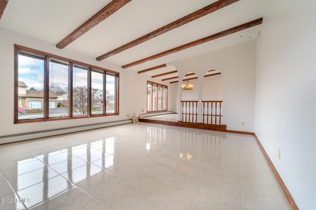 15 Huntleigh Drive, Colonie, NY 12211