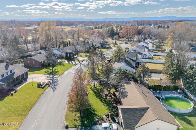 15 Huntleigh Drive, Colonie, NY 12211