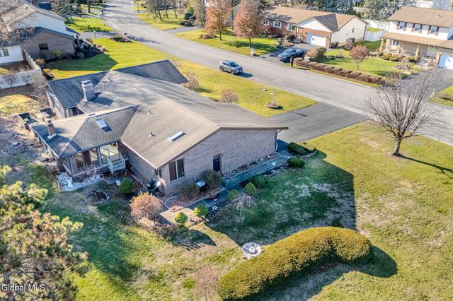 15 Huntleigh Drive, Colonie, NY 12211