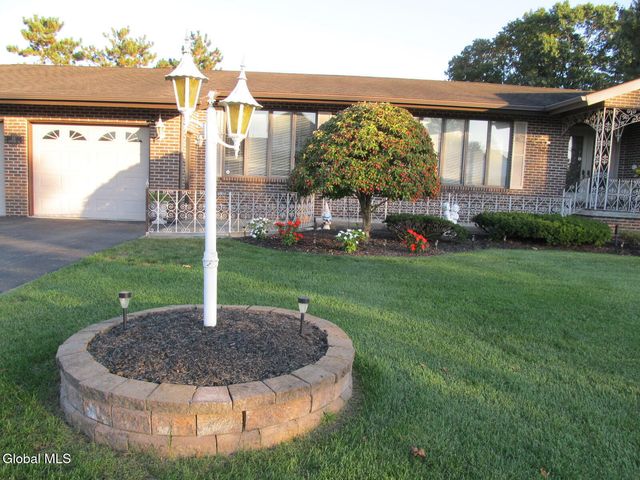 15 Huntleigh Drive, Colonie, NY 12211