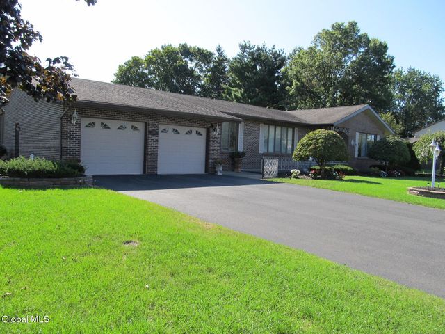 15 Huntleigh Drive, Colonie, NY 12211