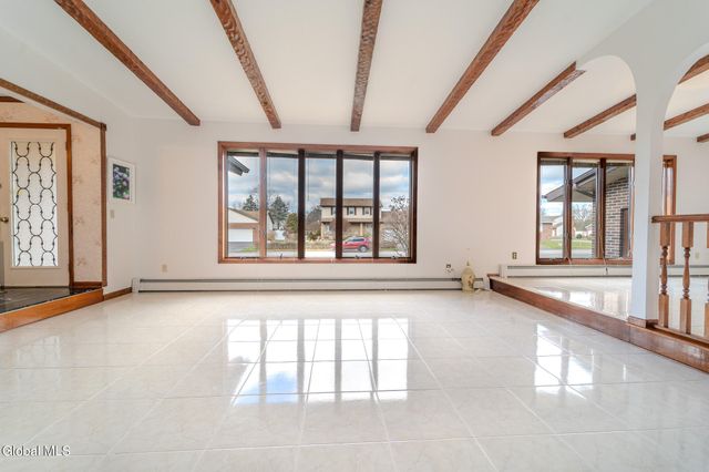 15 Huntleigh Drive, Colonie, NY 12211