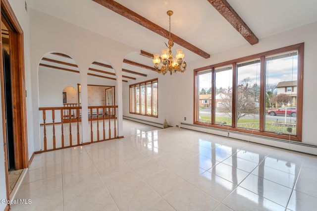 15 Huntleigh Drive, Colonie, NY 12211