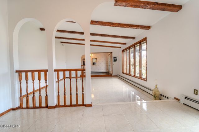 15 Huntleigh Drive, Colonie, NY 12211