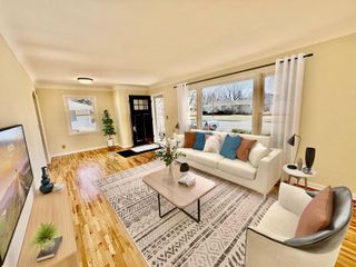 993 Roma Avenue, Roseville, MN 55113