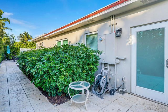 107 E Inlet Drive, Palm Beach, FL 33480