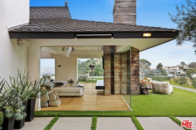 2402 Carman Crest Drive, Los Angeles, CA 90068