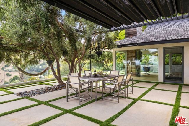 2402 Carman Crest Drive, Los Angeles, CA 90068
