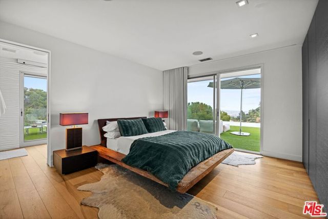 2402 Carman Crest Drive, Los Angeles, CA 90068