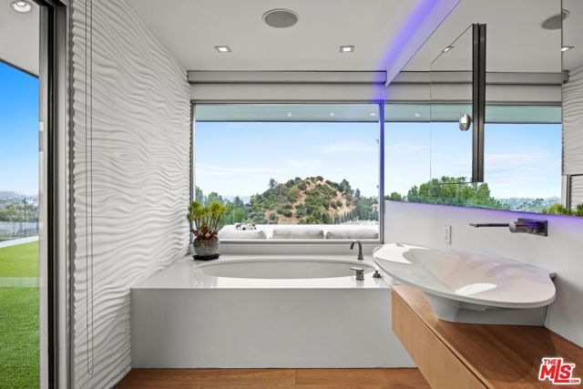 2402 Carman Crest Drive, Los Angeles, CA 90068