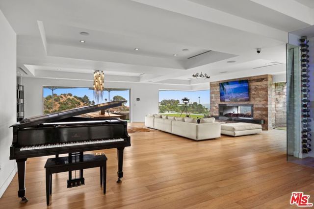 2402 Carman Crest Drive, Los Angeles, CA 90068
