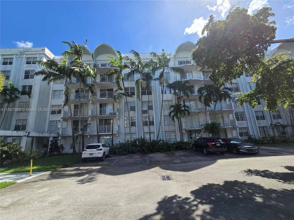 498 NW 165th St Rd D-405, Miami, FL 33169