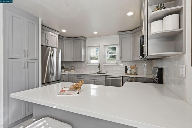 55 Mozden Ln, Pleasant Hill, CA 94523