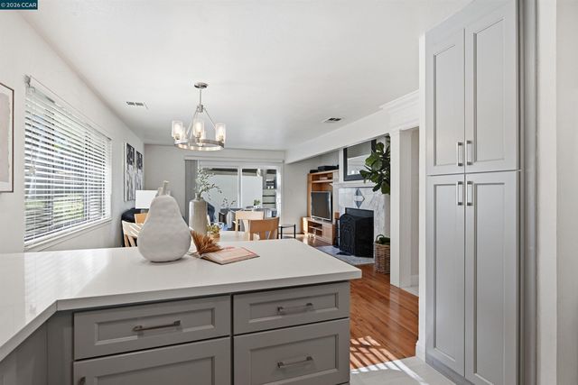 55 Mozden Ln, Pleasant Hill, CA 94523