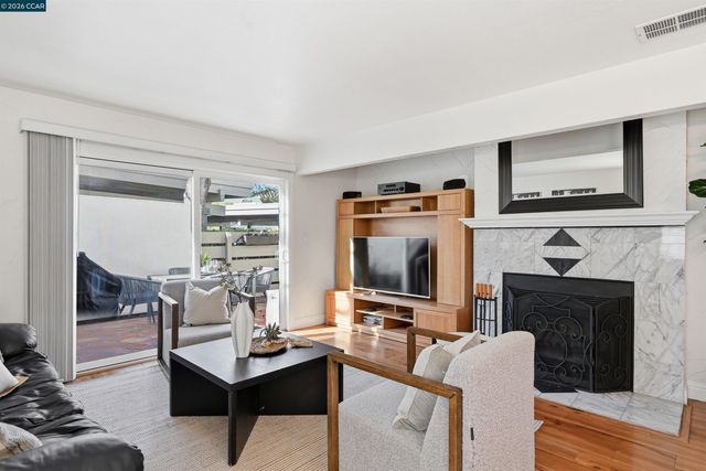 55 Mozden Ln, Pleasant Hill, CA 94523