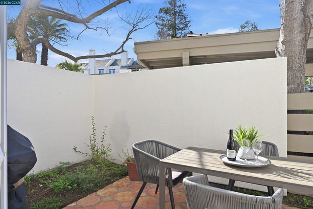 55 Mozden Ln, Pleasant Hill, CA 94523