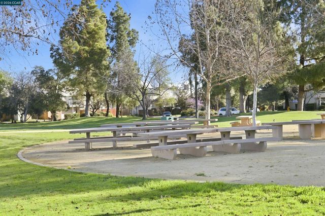 55 Mozden Ln, Pleasant Hill, CA 94523