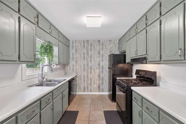 95 S Meadowcliff Circle S, Carrollton, GA 30116