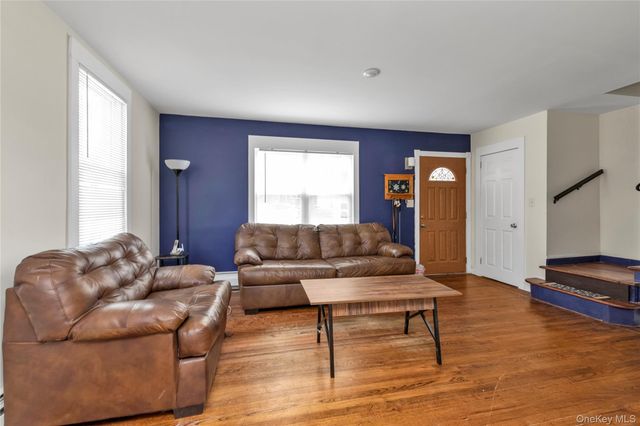 16 Fairfield Avenue, Port Washington, NY 11050