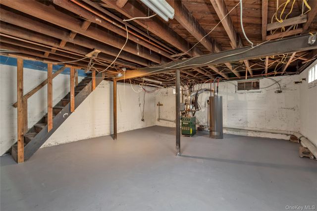 16 Fairfield Avenue, Port Washington, NY 11050