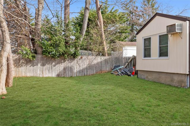 16 Fairfield Avenue, Port Washington, NY 11050