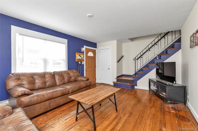 16 Fairfield Avenue, Port Washington, NY 11050