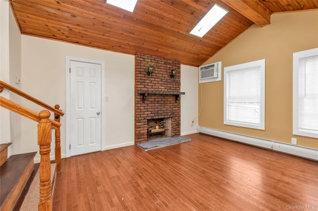 16 Fairfield Avenue, Port Washington, NY 11050