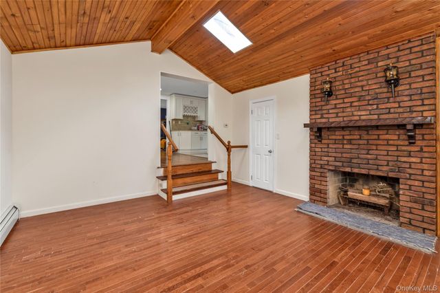 16 Fairfield Avenue, Port Washington, NY 11050