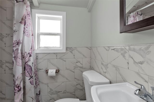 16 Fairfield Avenue, Port Washington, NY 11050