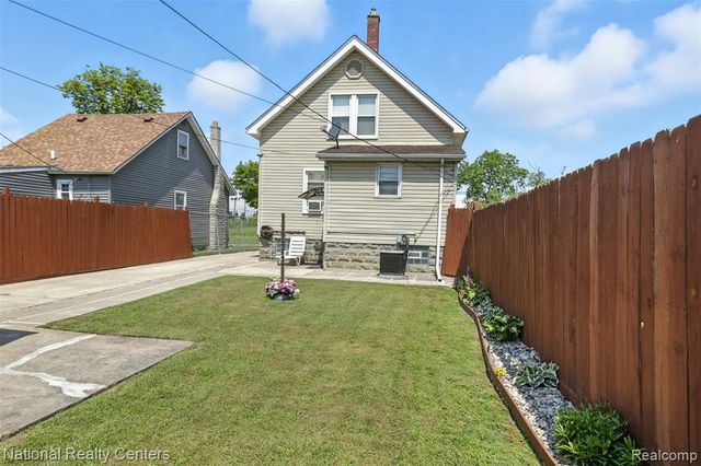 1041 Adeline Street, Highland Park, MI 48203