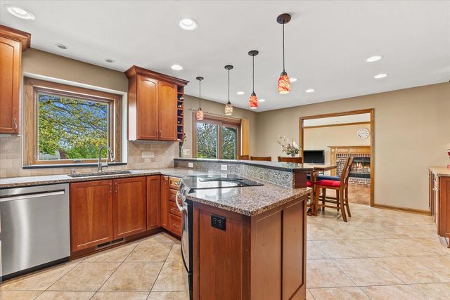 W168N5140 Stonefield ROAD, Menomonee Falls, WI 53051