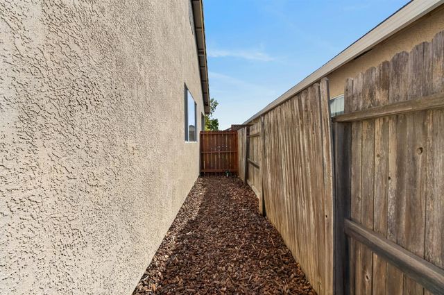 7912 Kelvedon Way, Sacramento, CA 95829