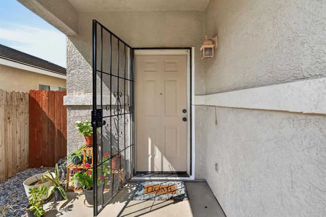 7912 Kelvedon Way, Sacramento, CA 95829