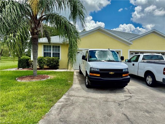 19933 Lake Vista CIR, Lehigh Acres, FL 33936