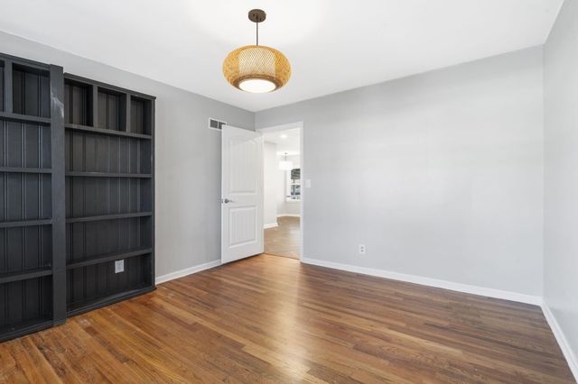 2134 S Luster Avenue, Springfield, MO 65804