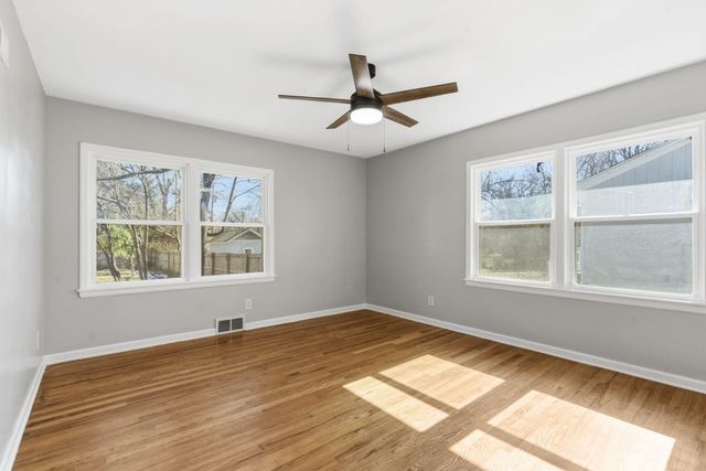 2134 S Luster Avenue, Springfield, MO 65804