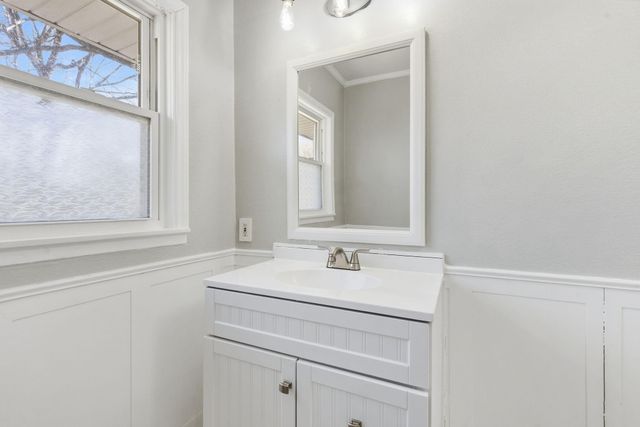 2134 S Luster Avenue, Springfield, MO 65804