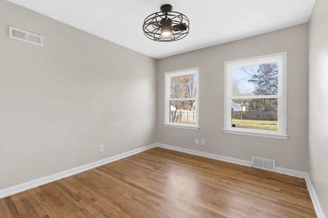 2134 S Luster Avenue, Springfield, MO 65804