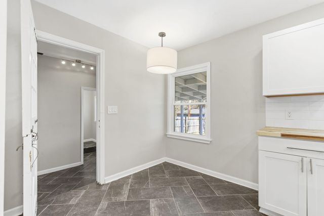 2134 S Luster Avenue, Springfield, MO 65804