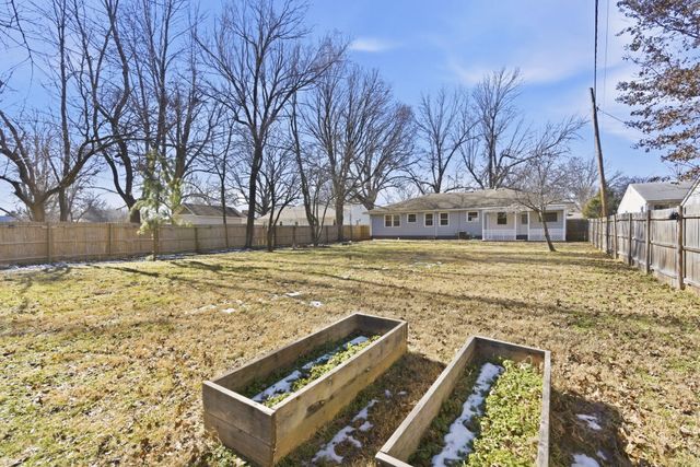 2134 S Luster Avenue, Springfield, MO 65804