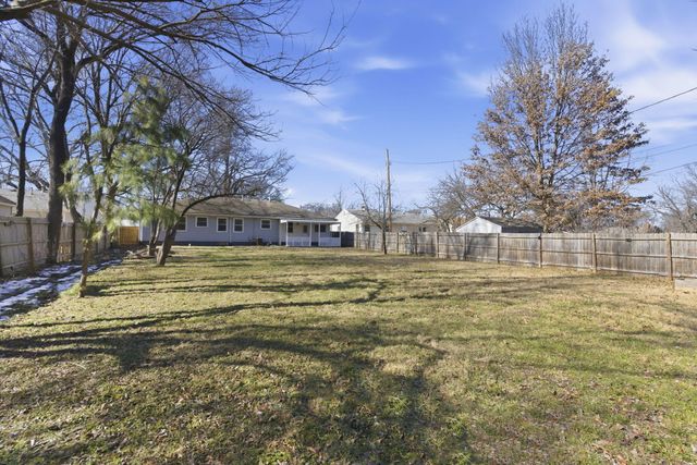 2134 S Luster Avenue, Springfield, MO 65804