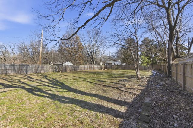 2134 S Luster Avenue, Springfield, MO 65804