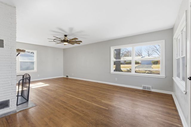 2134 S Luster Avenue, Springfield, MO 65804